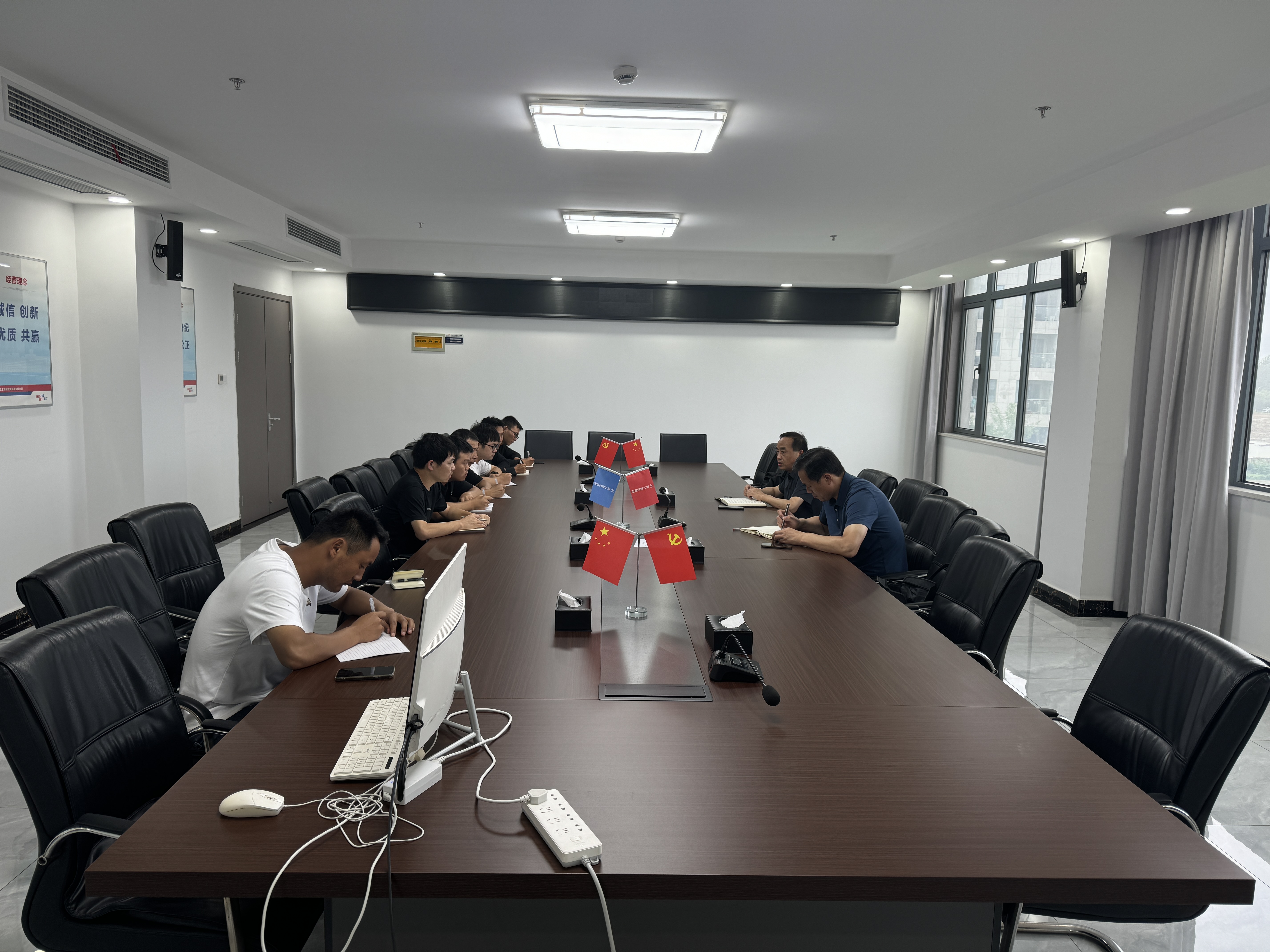 emc�ױ���(�й���½)�ٷ���վ